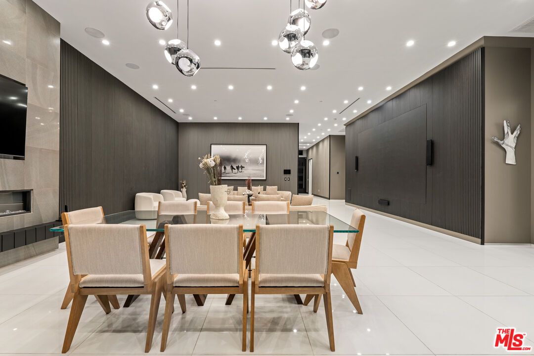 Dining room, Fireplace, Interior, Pendant Lights, Recessed Lighting