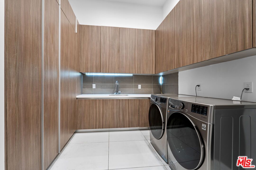 Interior, Washer, Wooden Walls