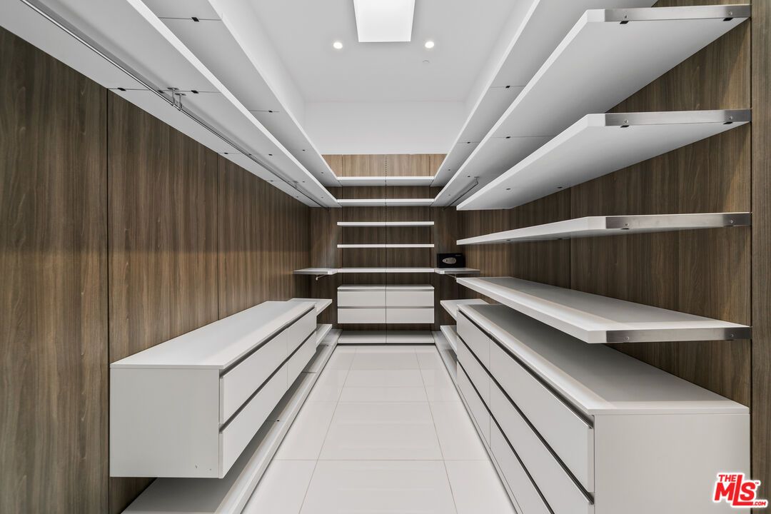 Interior, Recessed Lighting, Walk-in Closets