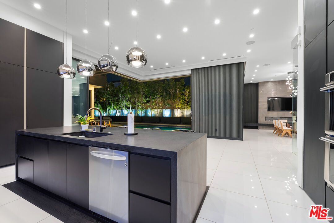 Interior, Kitchen, Pendant Lights, Recessed Lighting, Stainless Steel Appliances