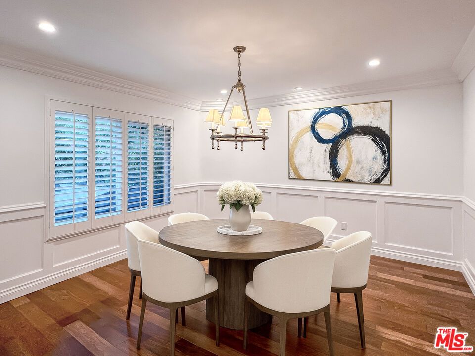 Chandelier, Dining room, Interior, Recessed Lighting, Wood Texture Flooring