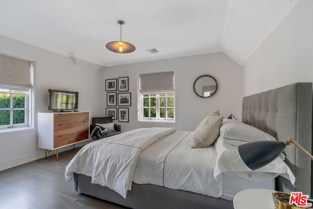 Bedroom, Interior, Pendant Lights, Wood Texture Flooring