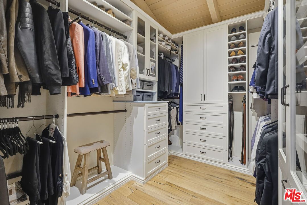 Interior, Walk-in Closets, Wood Texture Flooring