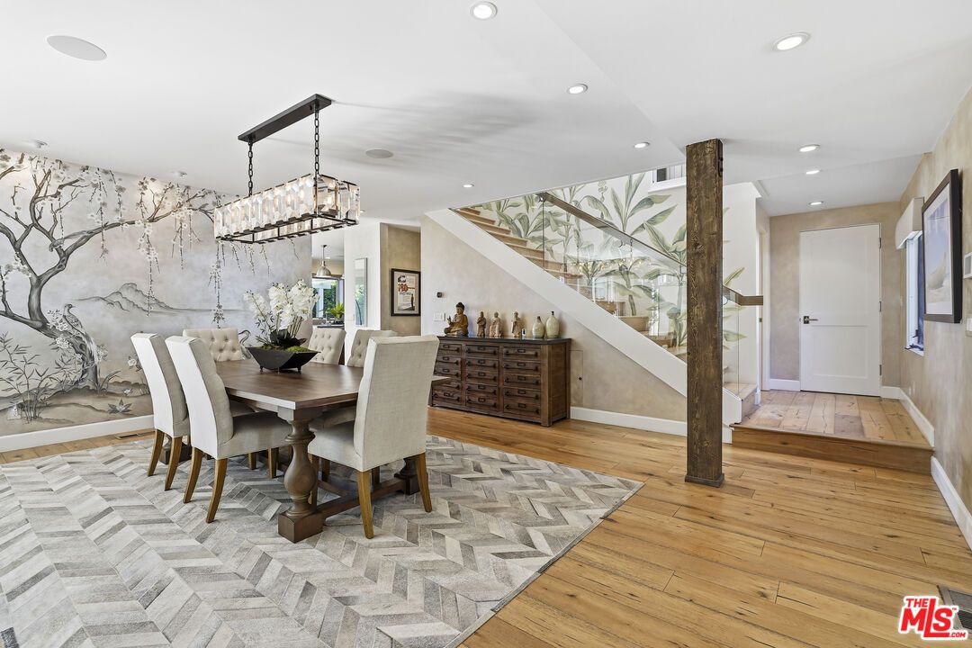 Chandelier, Dining room, Interior, Recessed Lighting, Wood Texture Flooring