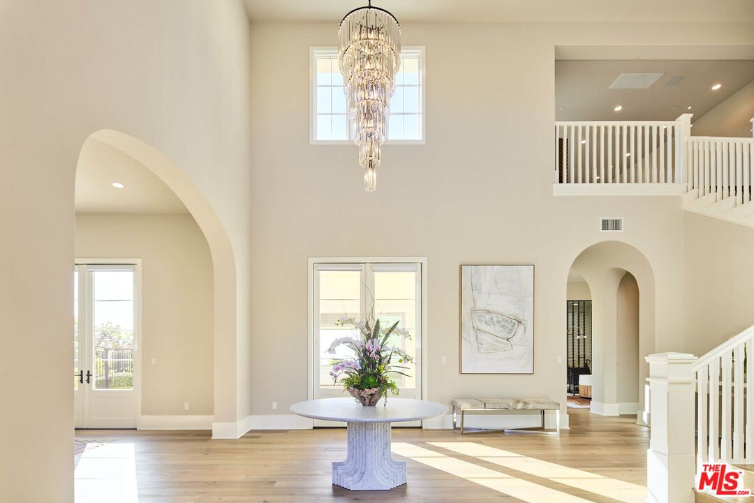 Chandelier, Interior, Recessed Lighting, Wood Texture Flooring