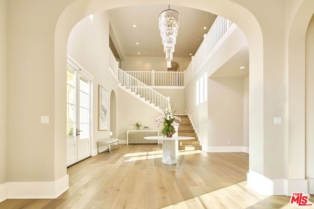Chandelier, Interior, Recessed Lighting, Wood Texture Flooring