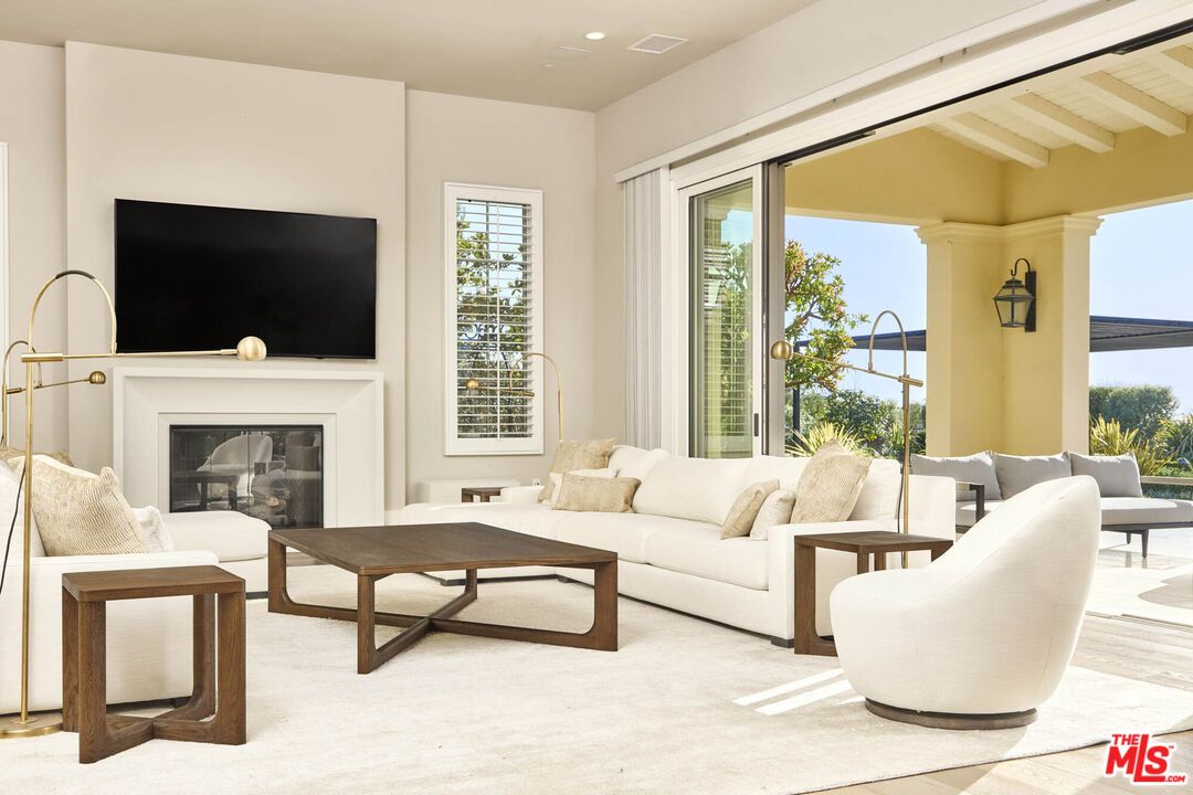 Fireplace, Interior, Living room, Recessed Lighting