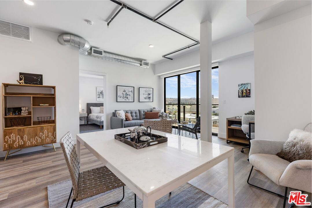 Dining room, Interior, Living room, Recessed Lighting, Wood Texture Flooring