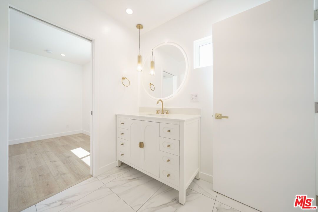 Bathroom, Interior, Marble, Pendant Lights, Recessed Lighting, Wood Texture Flooring