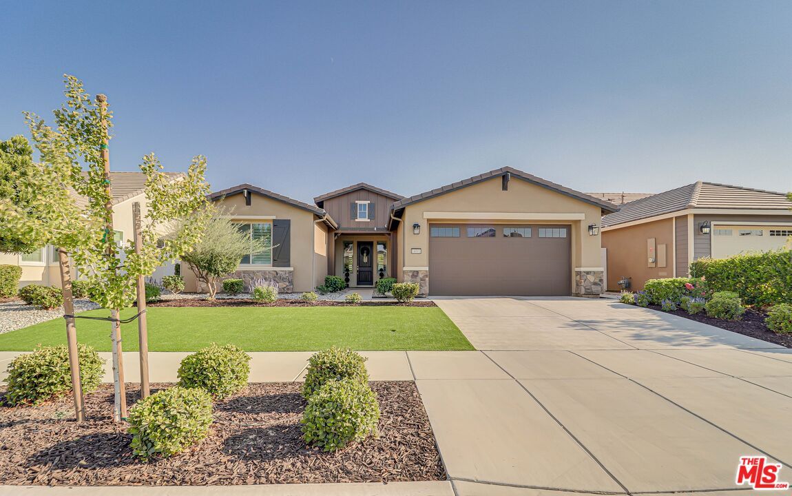 Attached, Backyard, Exterior, Facade, Ranch