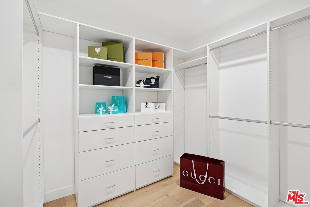 Interior, Walk-in Closets, Wood Texture Flooring