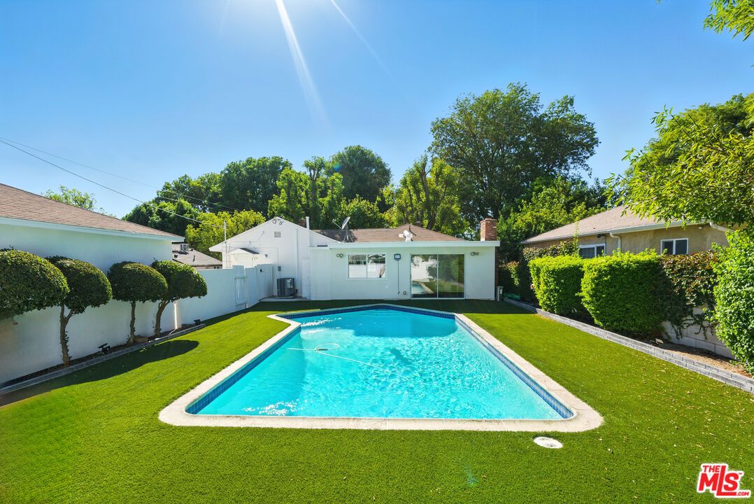 Backyard, Exterior, Pool