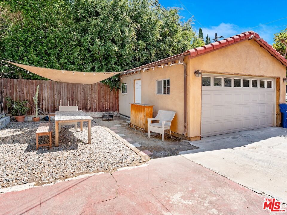 Detached Garage, Exterior