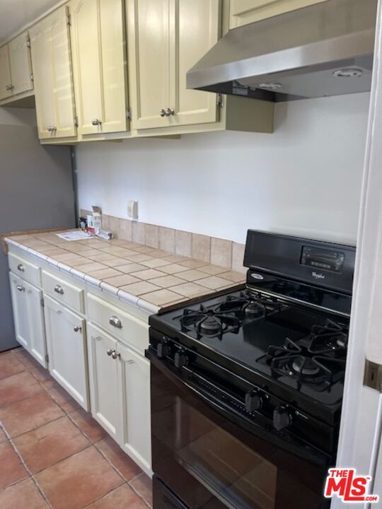 Interior, Kitchen, Tile Countertops