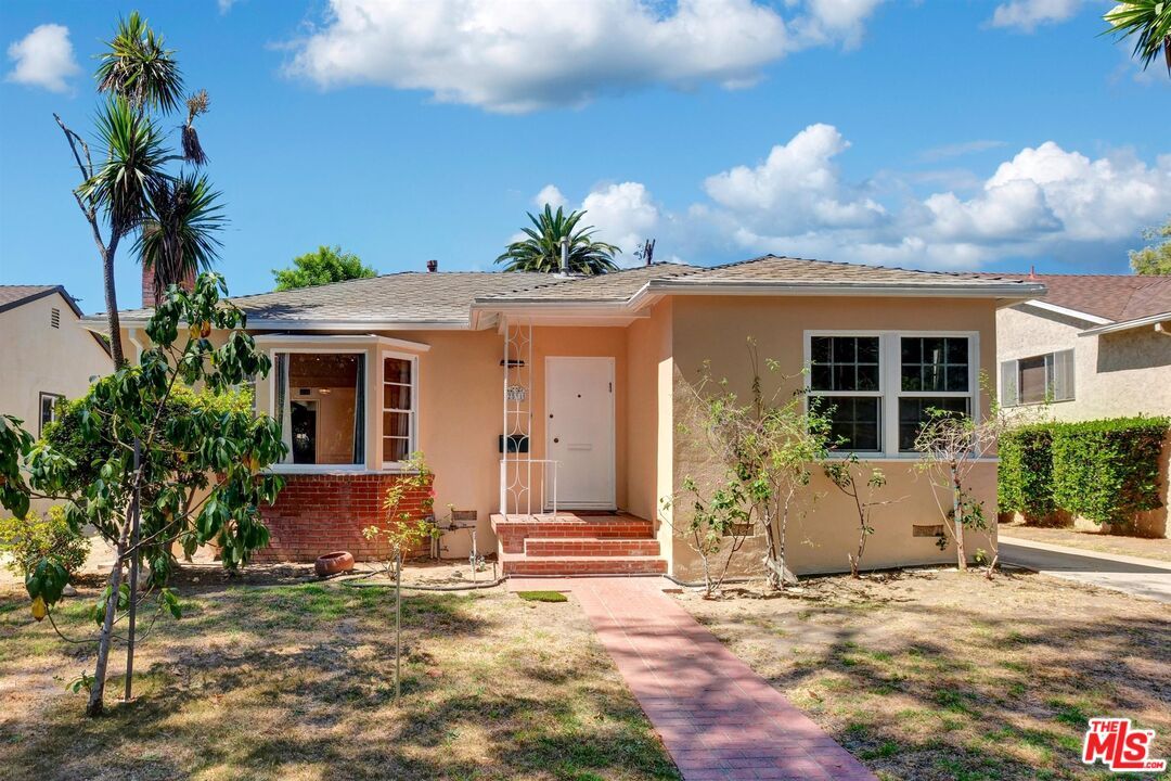 Backyard, Exterior, Facade, Ranch
