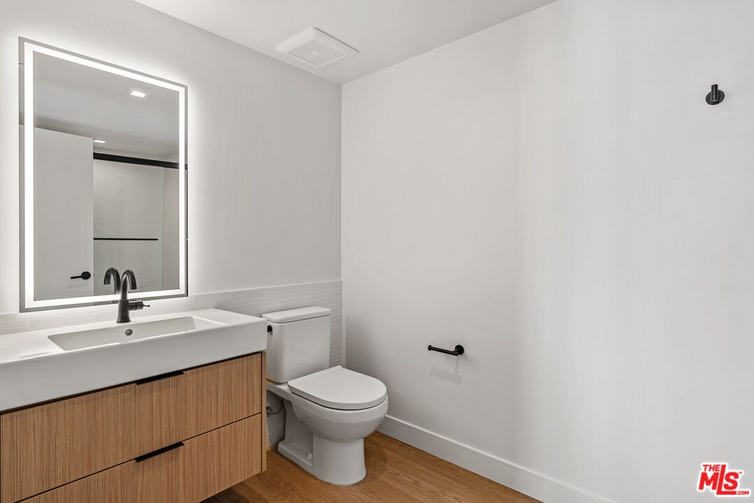 Bathroom, Interior, Recessed Lighting, Wood Texture Flooring