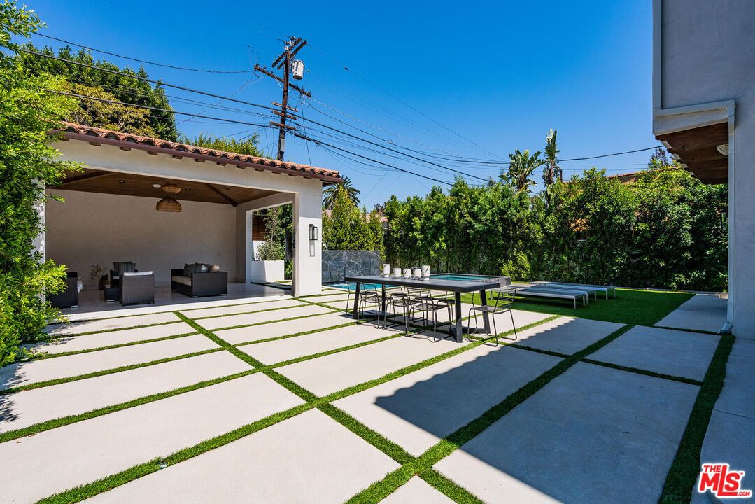 Backyard, Exterior, Outdoor Kitchen
