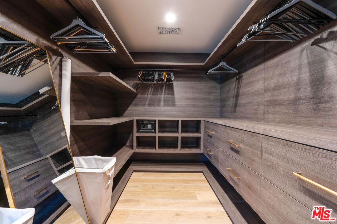 Interior, Recessed Lighting, Walk-in Closets, Wood Texture Flooring
