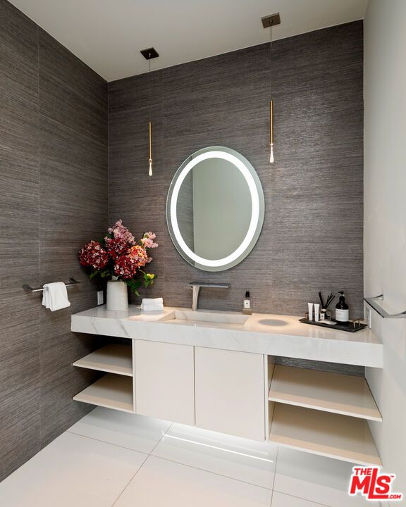 Bathroom, Interior, Pendant Lights