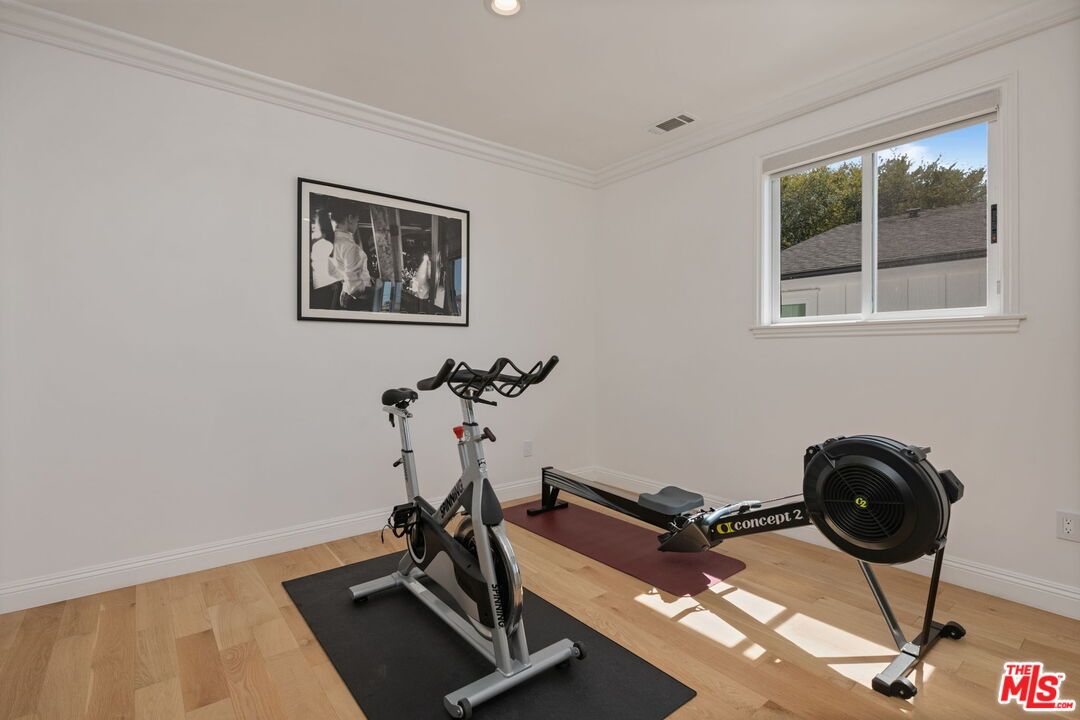 Fitness Equipment, Interior, Recessed Lighting, Wood Texture Flooring