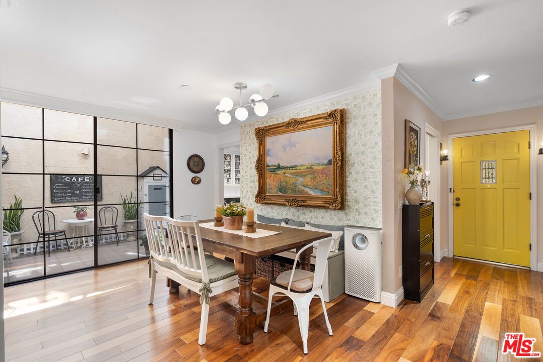 Chandelier, Dining room, Interior, Recessed Lighting, Wood Texture Flooring