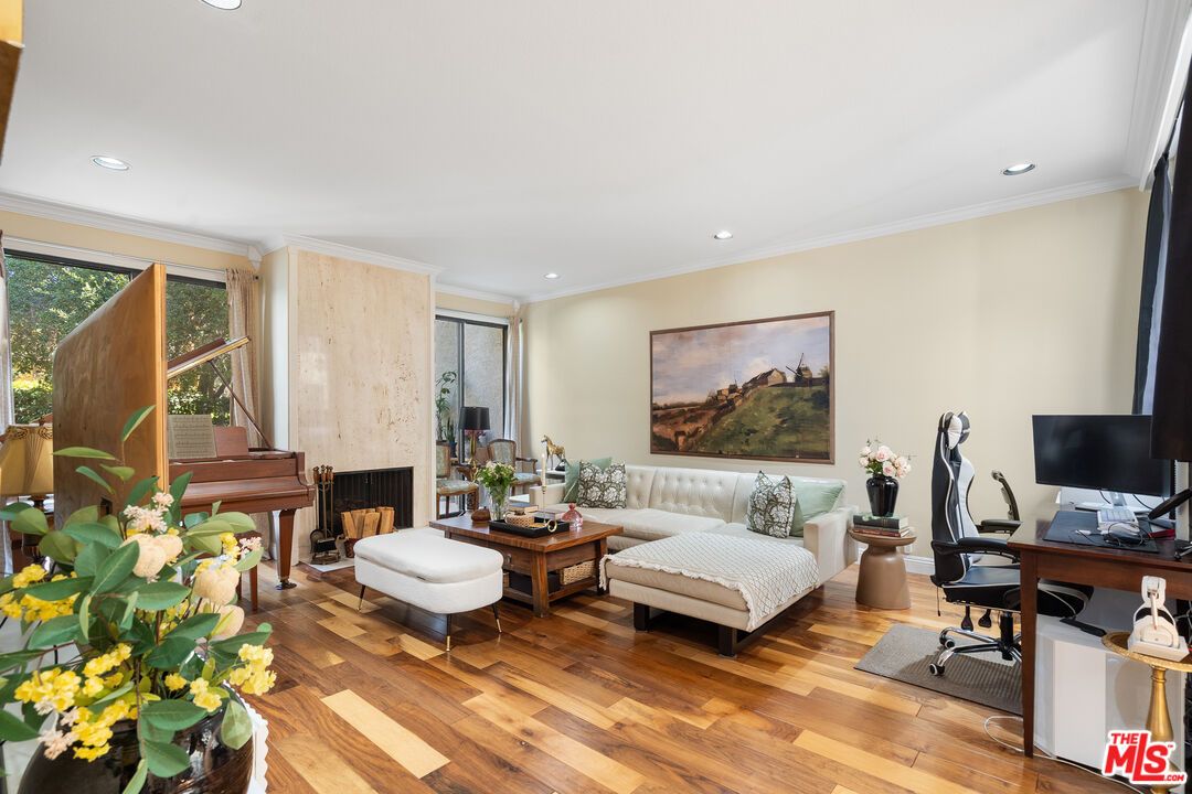 Home Office, Interior, Piano, Recessed Lighting, Wood Texture Flooring