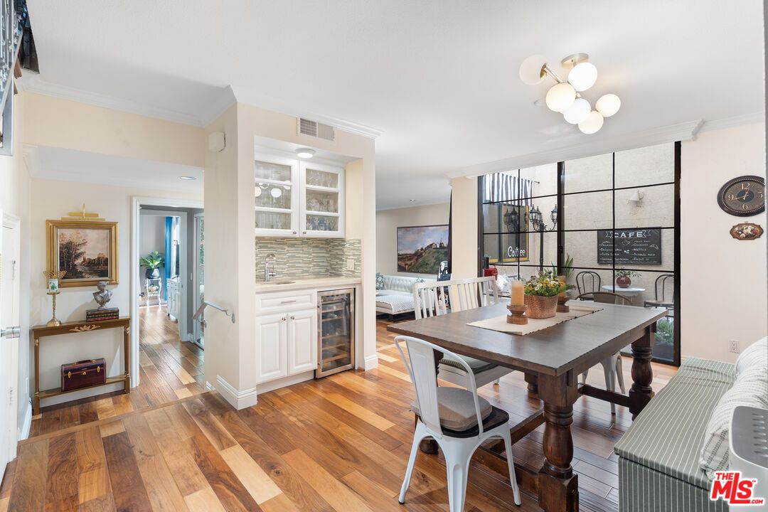 Dining room, Interior, Wood Texture Flooring