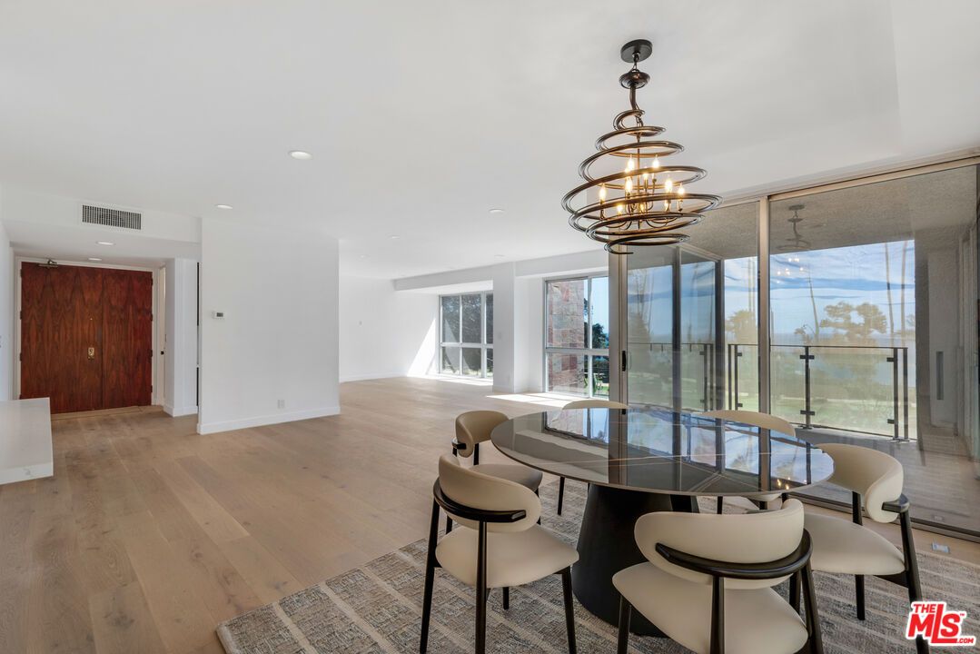 Chandelier, Dining room, Interior, Recessed Lighting, Wood Texture Flooring
