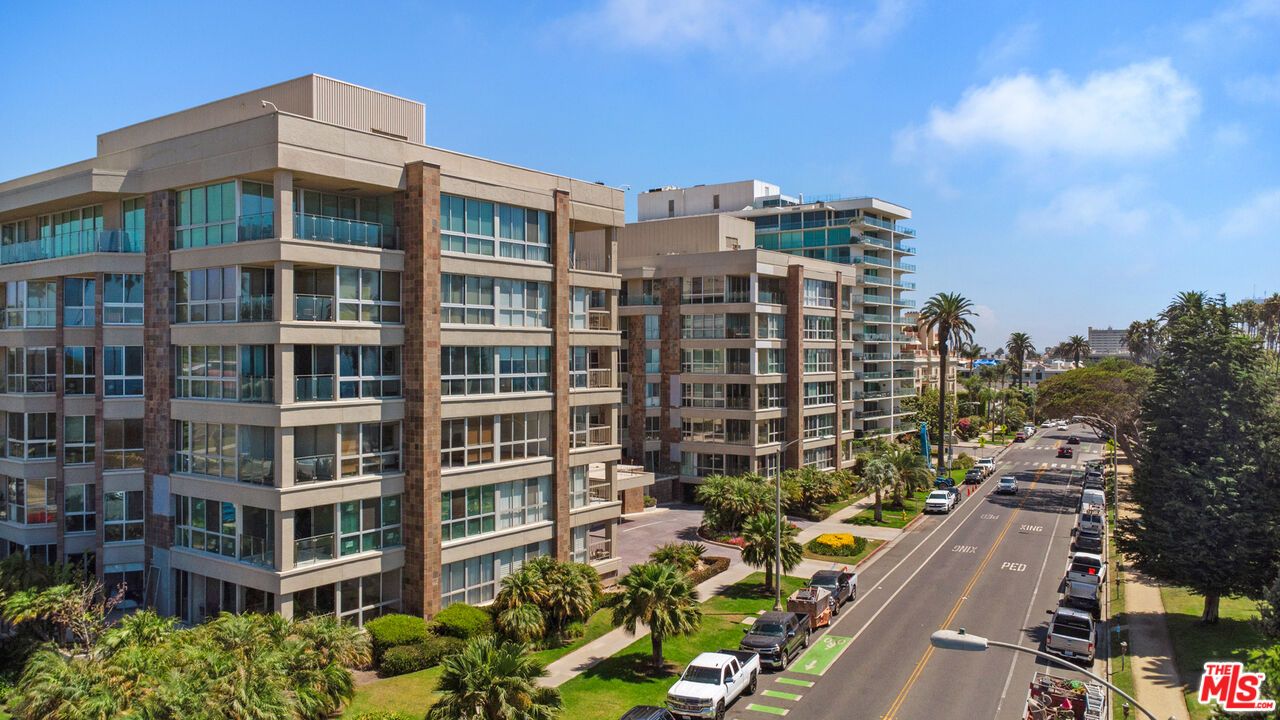 Exterior, Facade, Condo Building