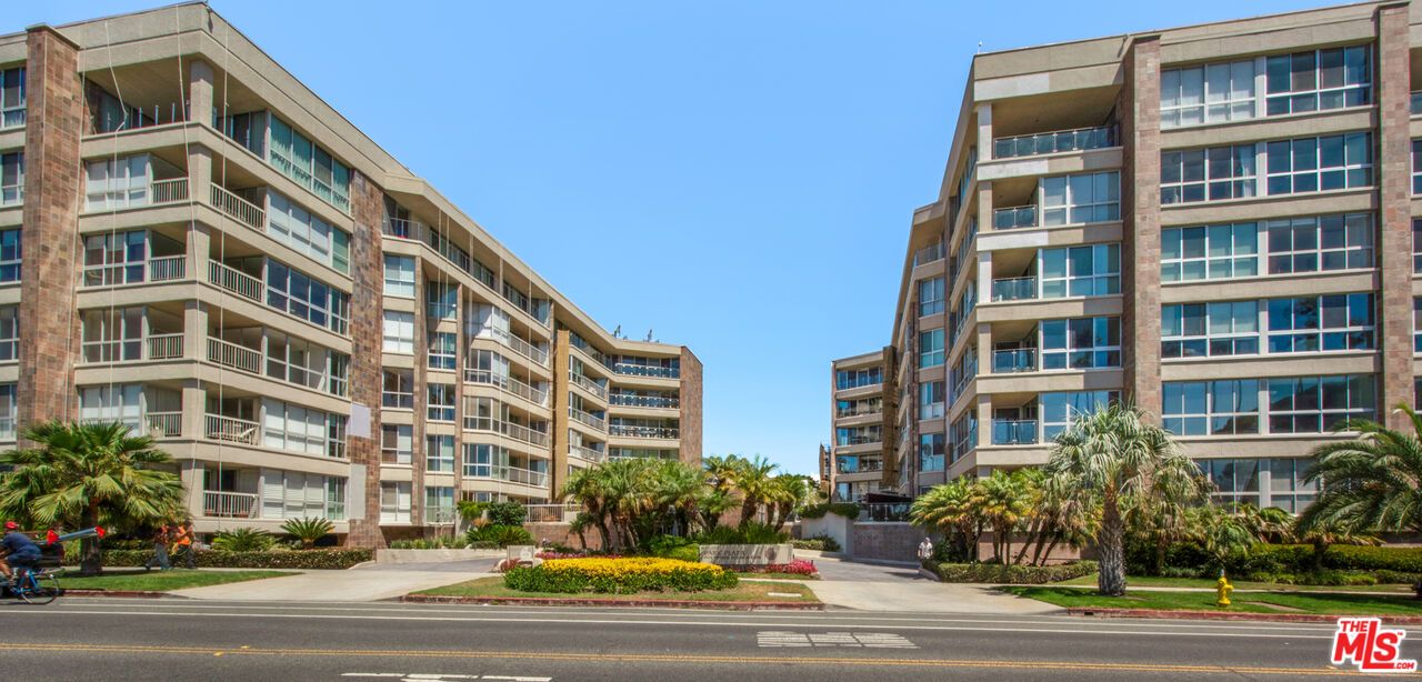 Exterior, Facade, Condo Building