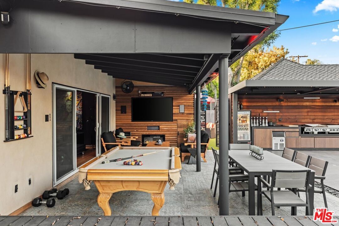 Billiard Table, Exterior, Game Room