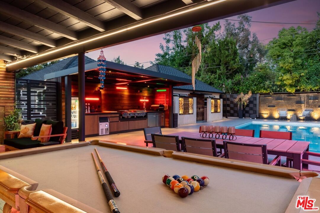 Exterior, Outdoor Kitchen, Pool