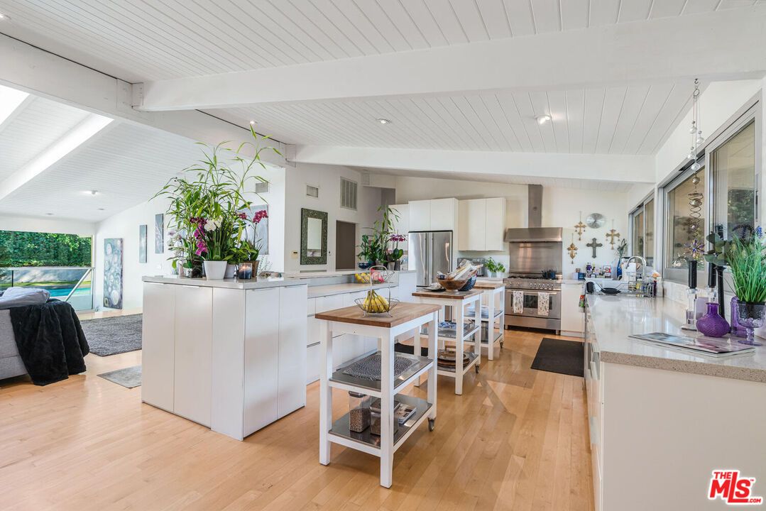 Dining room, Interior, Kitchen, Recessed Lighting, Stainless Steel Appliances, Wood Texture Flooring