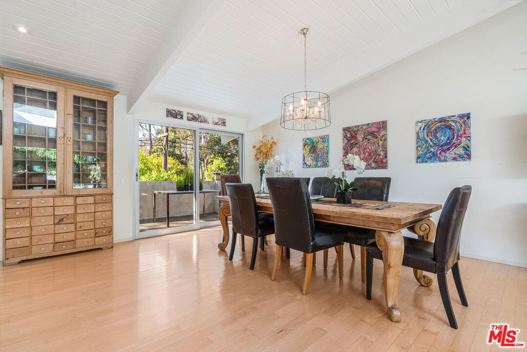 Chandelier, Dining room, Interior, Pendant Lights, Recessed Lighting, Wood Texture Flooring