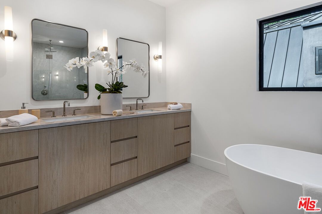 Bathroom, Dual Sink Vanities, Free Standing Baths, Interior