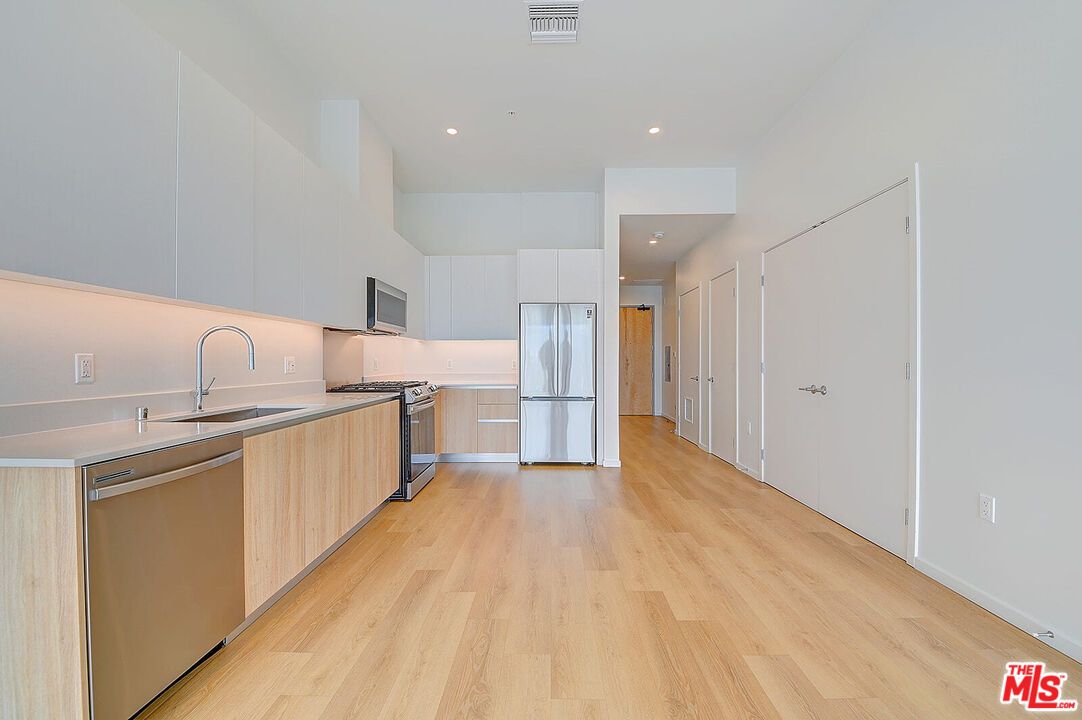 Interior, Kitchen, Recessed Lighting, Wood Texture Flooring