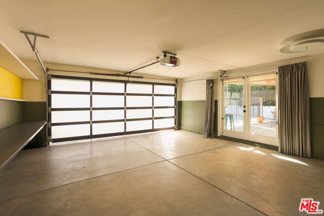 Garage, Interior