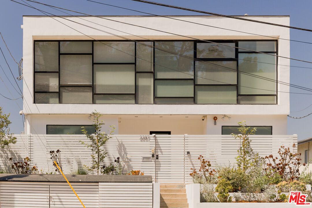 Exterior, Facade, Modern