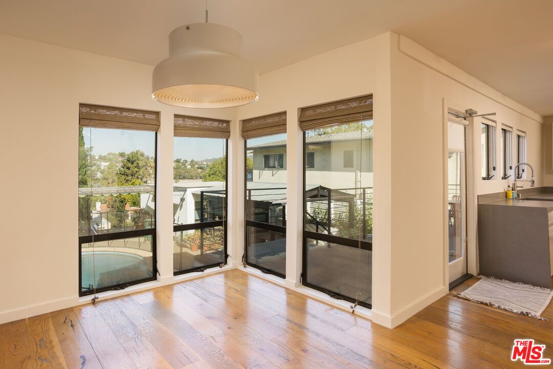 Interior, Pendant Lights, Wood Texture Flooring