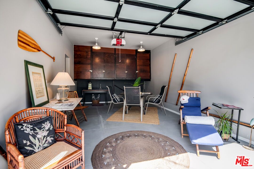 Dining room, Interior