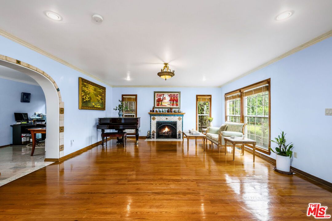 Fireplace, Interior, Piano, Recessed Lighting, Wood Texture Flooring