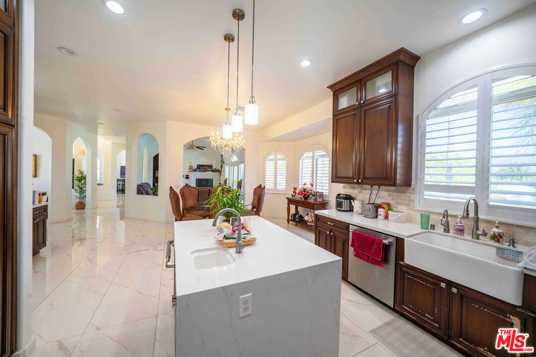 Interior, Kitchen, Living room, Marble, Pendant Lights, Recessed Lighting, Stainless Steel Appliances