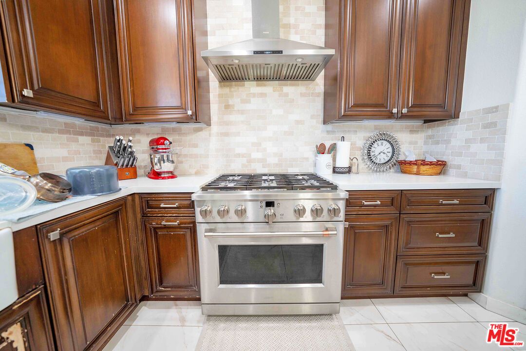 Interior, Kitchen, Stainless Steel Appliances