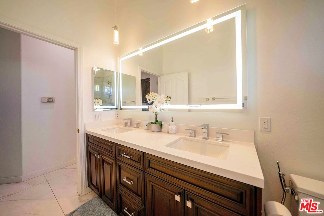Bathroom, Dual Sink Vanities, Interior, Pendant Lights