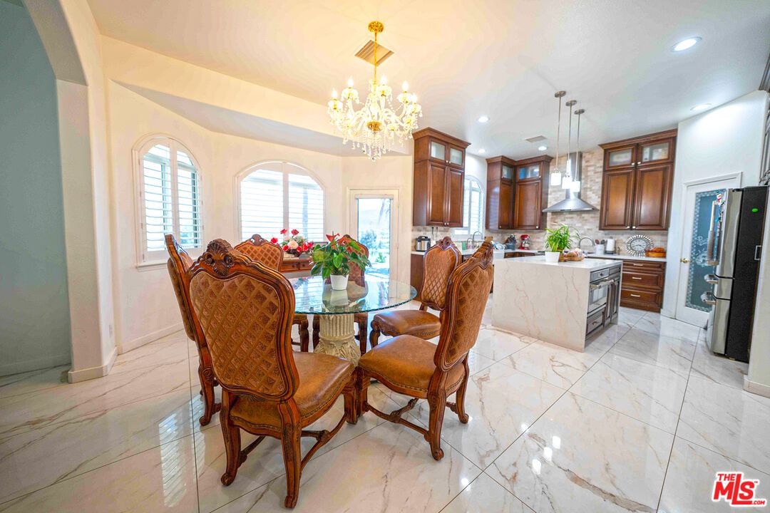 Chandelier, Dining room, Interior, Kitchen, Marble, Pendant Lights, Recessed Lighting