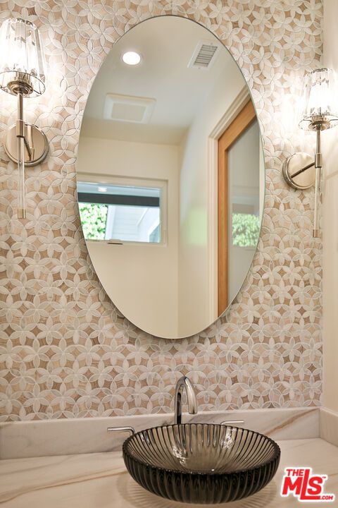 Bathroom, Interior, Recessed Lighting