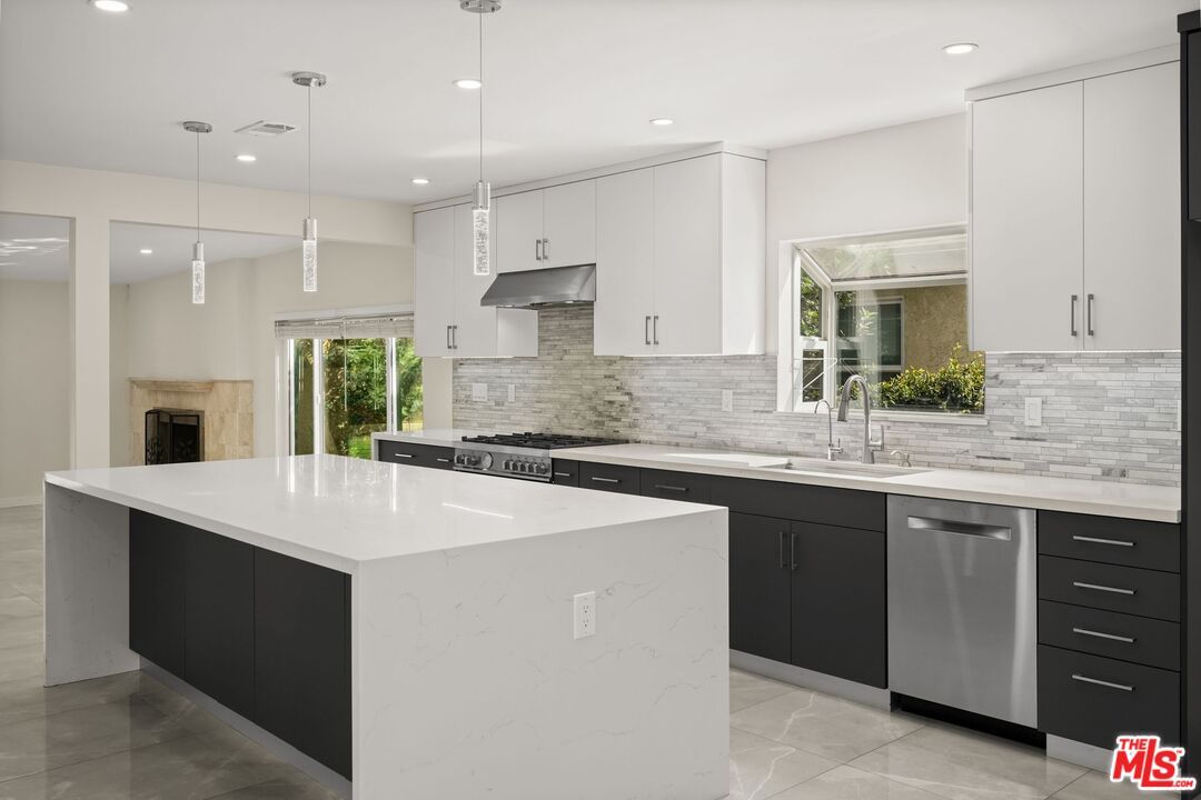 Interior, Kitchen, Pendant Lights, Recessed Lighting, Stainless Steel Appliances