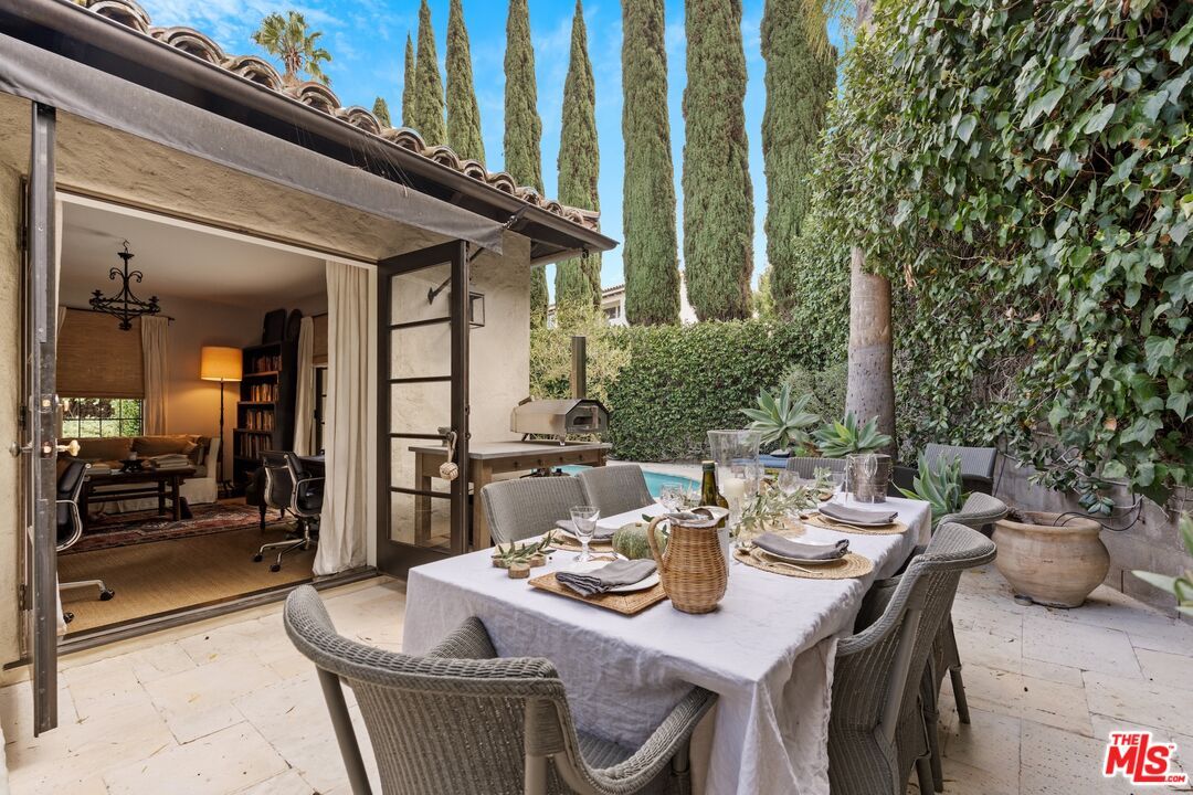 Exterior, Outdoor Kitchen
