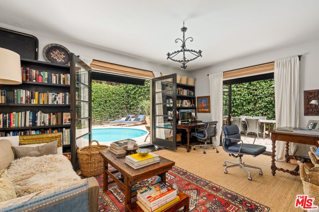 Home Office, Interior