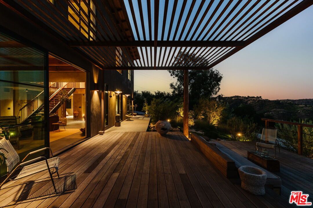 Exterior, Wood Texture Flooring